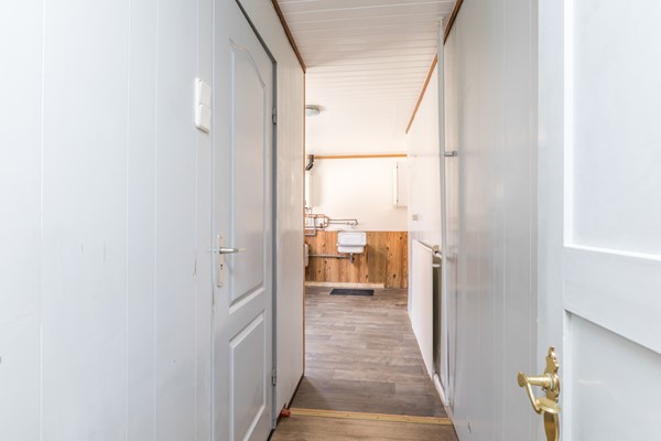Foto - Te koop: Deze authentieke, landelijk gelegen woonboerderij uit 1900 biedt volop mogelijkheden om geheel naar eigen smaak te moderniseren